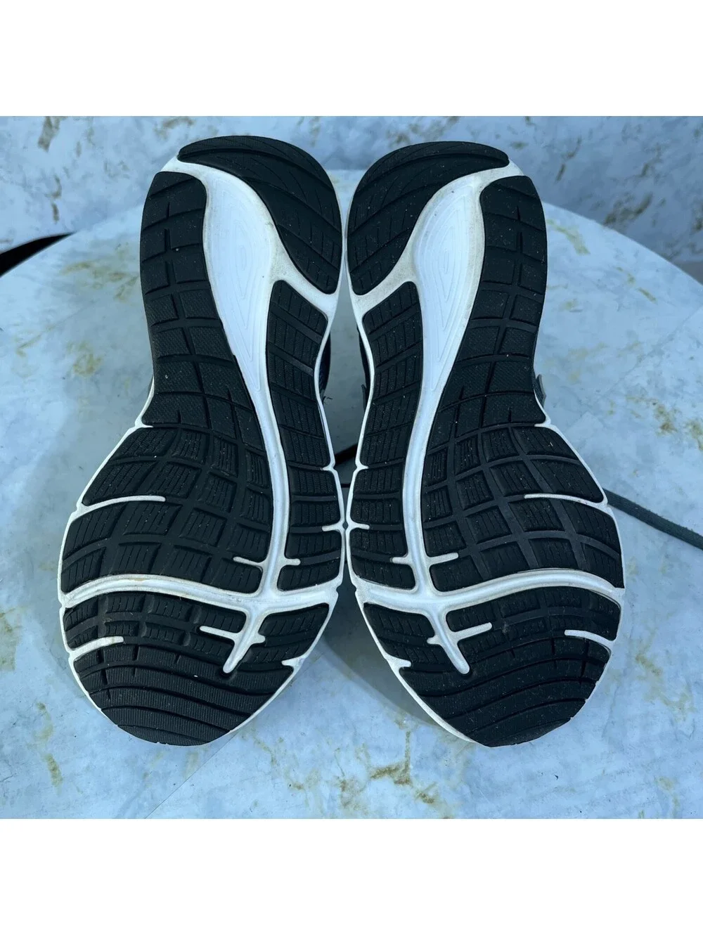New Balance signs tread